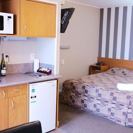 Kiwi Studios Motel Palmerston North Exterior photo