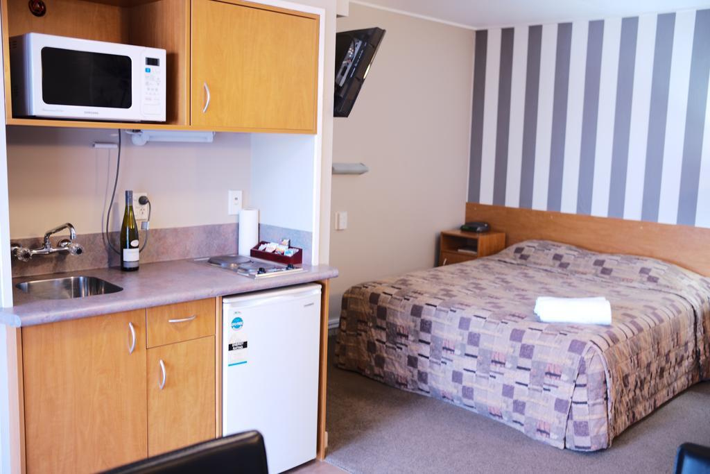Kiwi Studios Motel Palmerston North Exterior photo