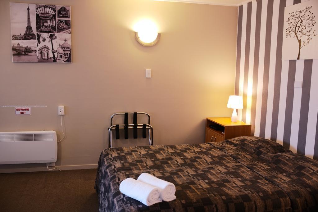 Kiwi Studios Motel Palmerston North Exterior photo