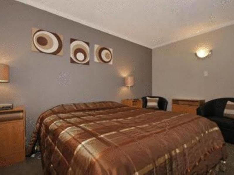 Kiwi Studios Motel Palmerston North Exterior photo