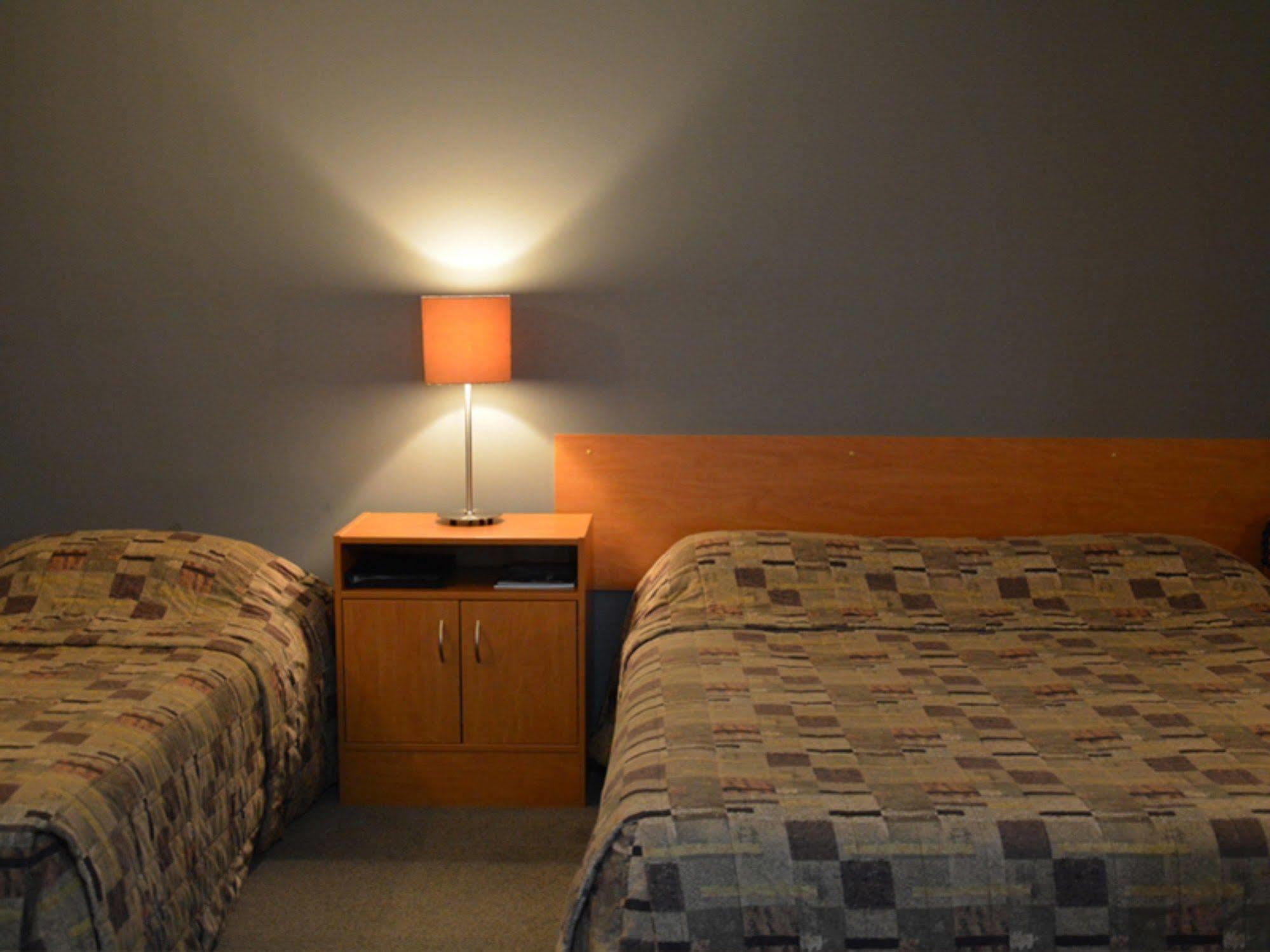 Kiwi Studios Motel Palmerston North Exterior photo