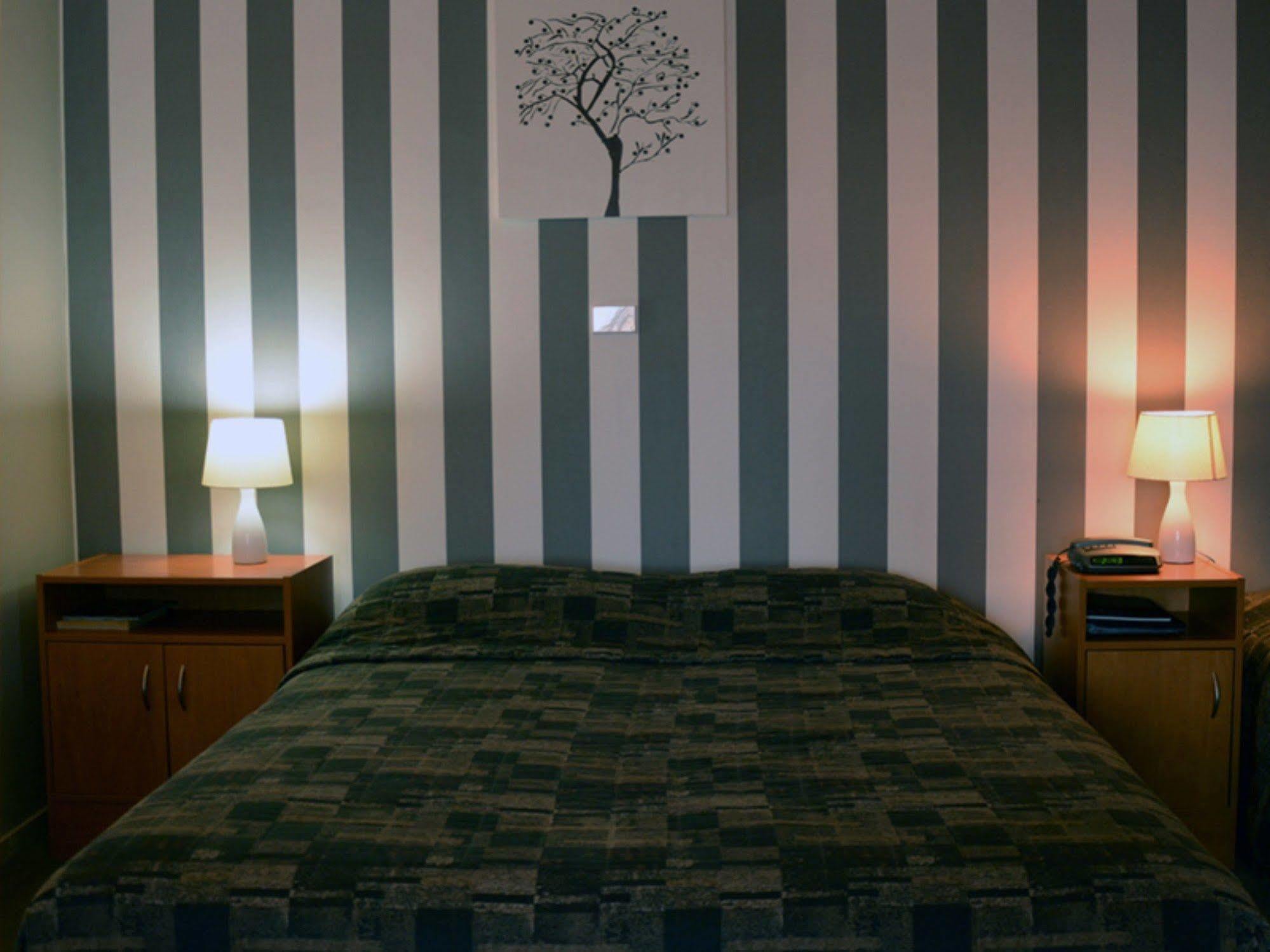 Kiwi Studios Motel Palmerston North Exterior photo