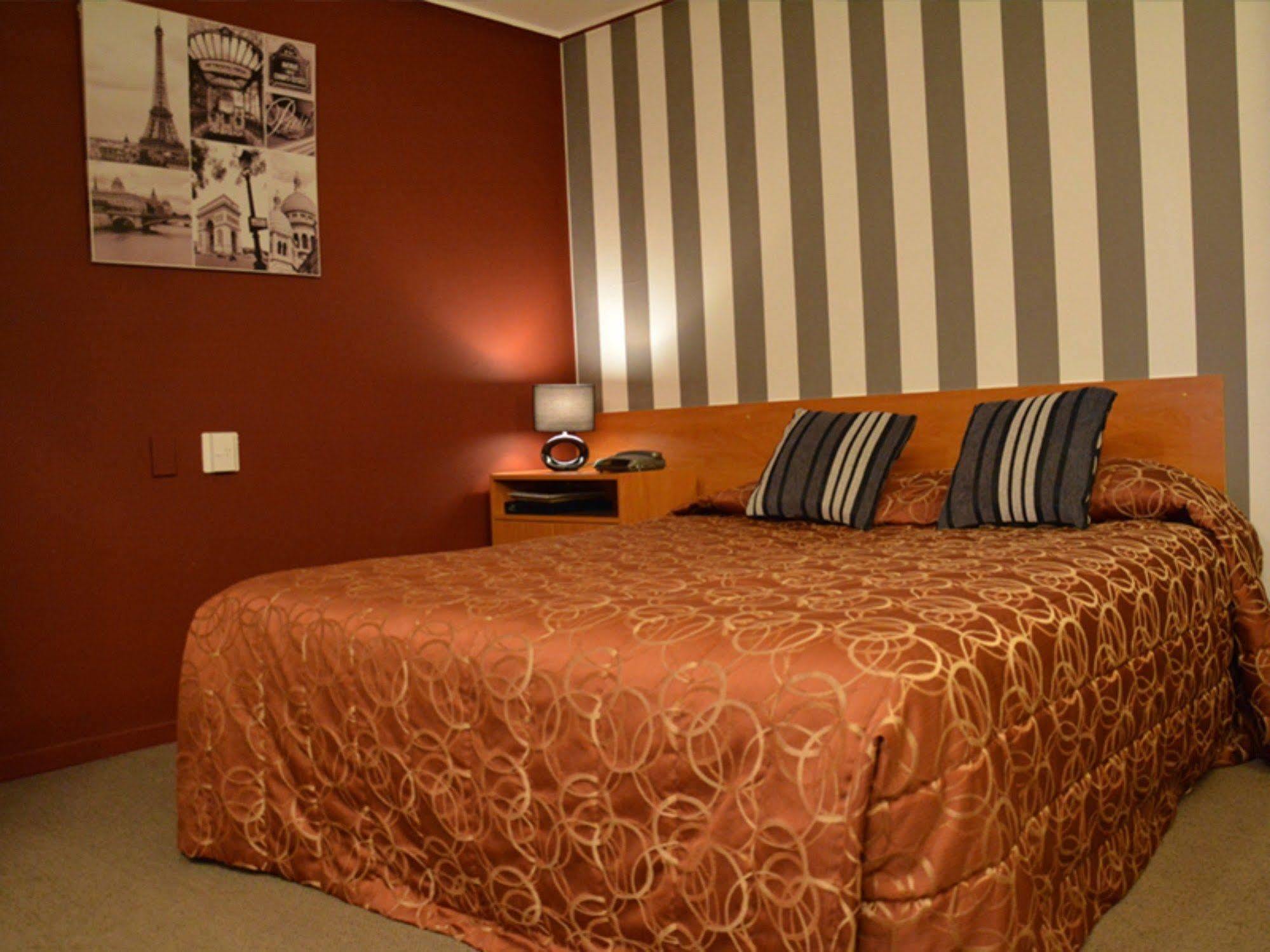 Kiwi Studios Motel Palmerston North Exterior photo