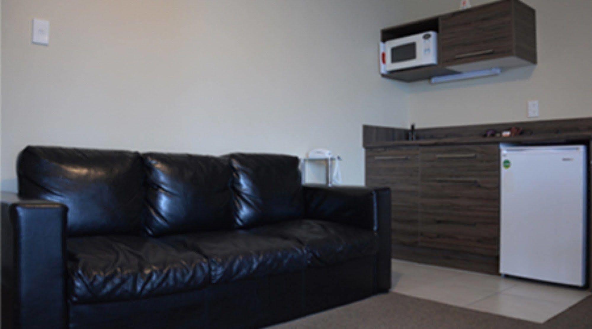 Kiwi Studios Motel Palmerston North Exterior photo